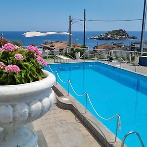 Lachea 3*, Aci Trezza Italië