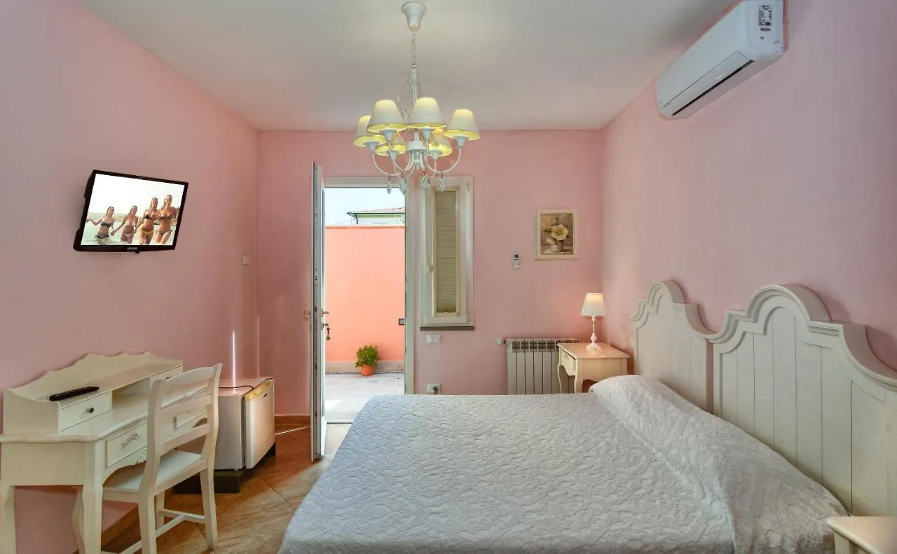 La Papaya Hotel Marina Di Pisa Guest house